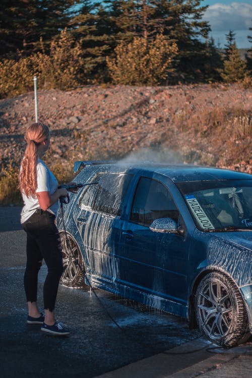 Can i use shampoo to wash my car